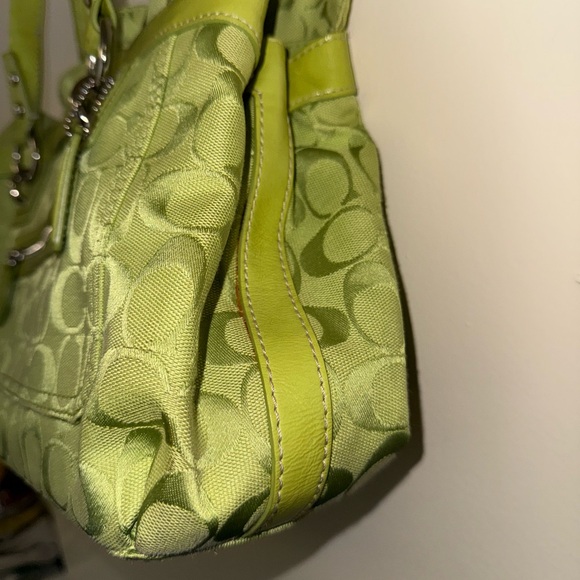 COACH medium size shoulder bag Chartreuse/Blue - Picture 10 of 12